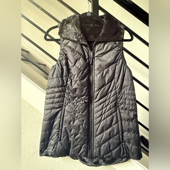 The North Face Reversible Women's Black Quilted Vest - Picture 1 of 8